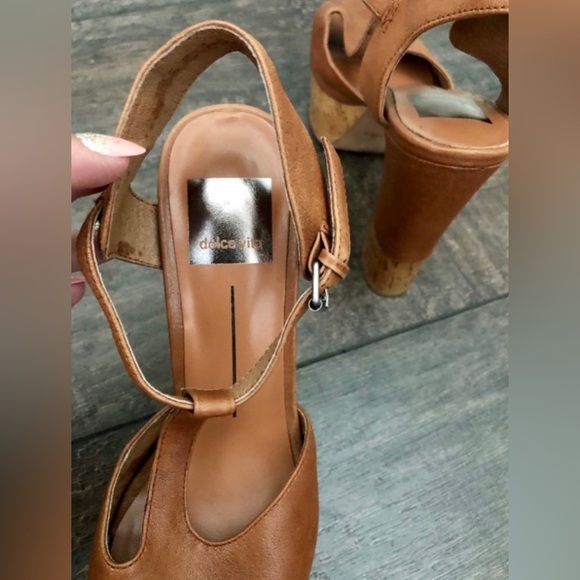 DOLCE VITA Baxter Leather Platform T-Strap | Size: 6.5 - Picture 6 of 7